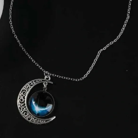 🌘Beautiful Surface Of the Moon Outerspace & Half-Moon Pendant Charm necklace🌙 - Picture 5 of 5